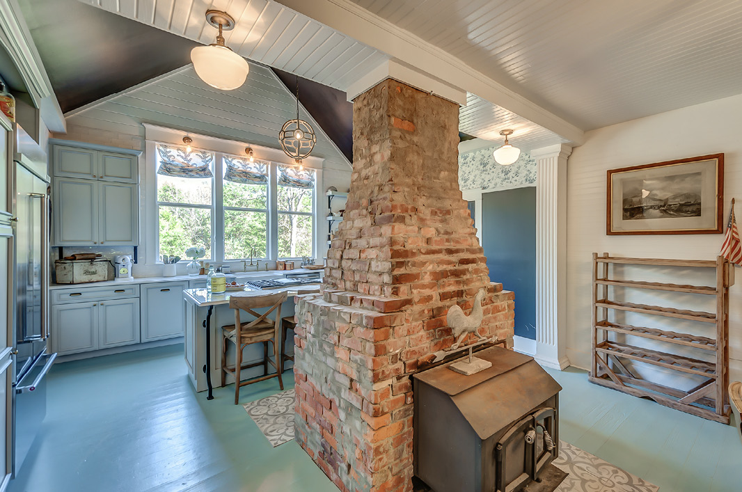 White's Mercantile's Holly Williams Creates Rustic and Refined Getaways